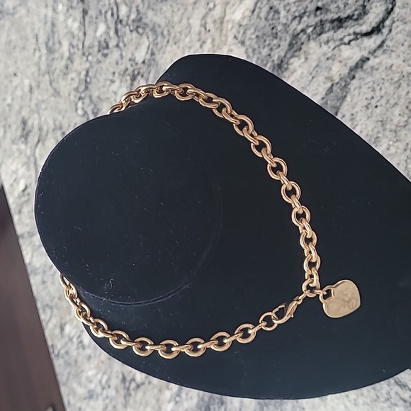 Vintage Heart Necklace - Picture 15 of 16